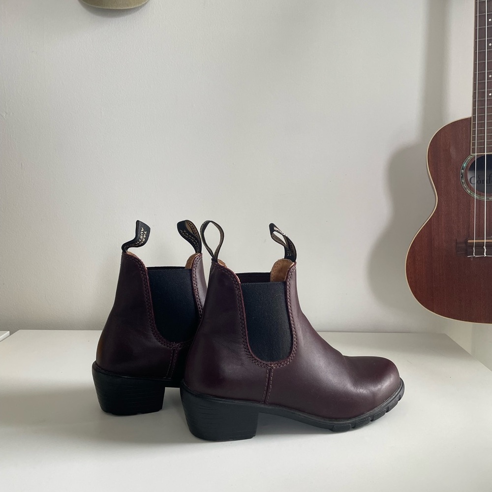 Blundstone Chelsea Boots in Deep Wine - Picture 5 of 7